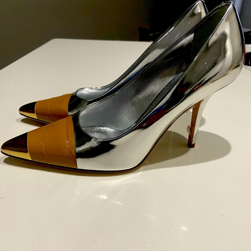 BURBERRY Women's Annalise Tape Detail Patent Leather Silver Pumps 39 1/2